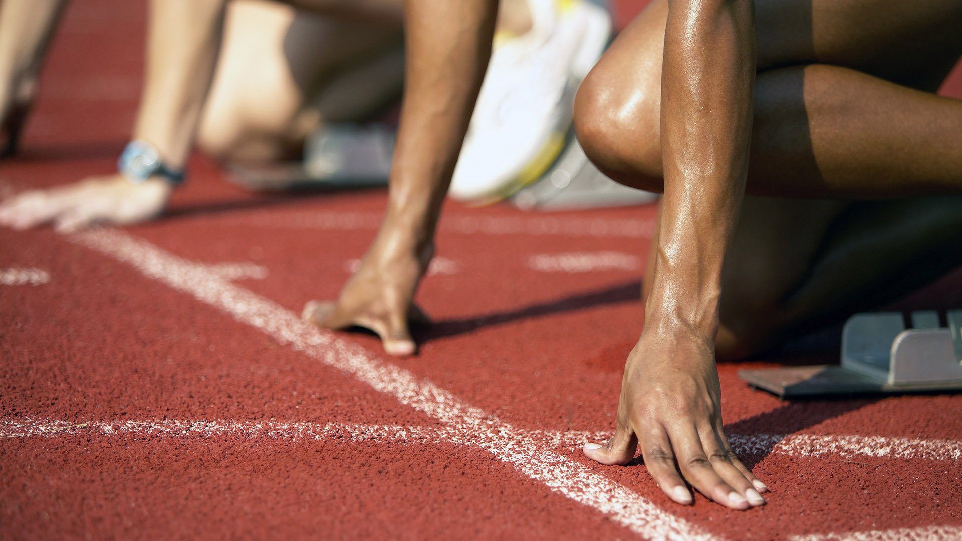 苏炳添现场观看学生田径比赛，田径运动员苏炳添的比赛成绩