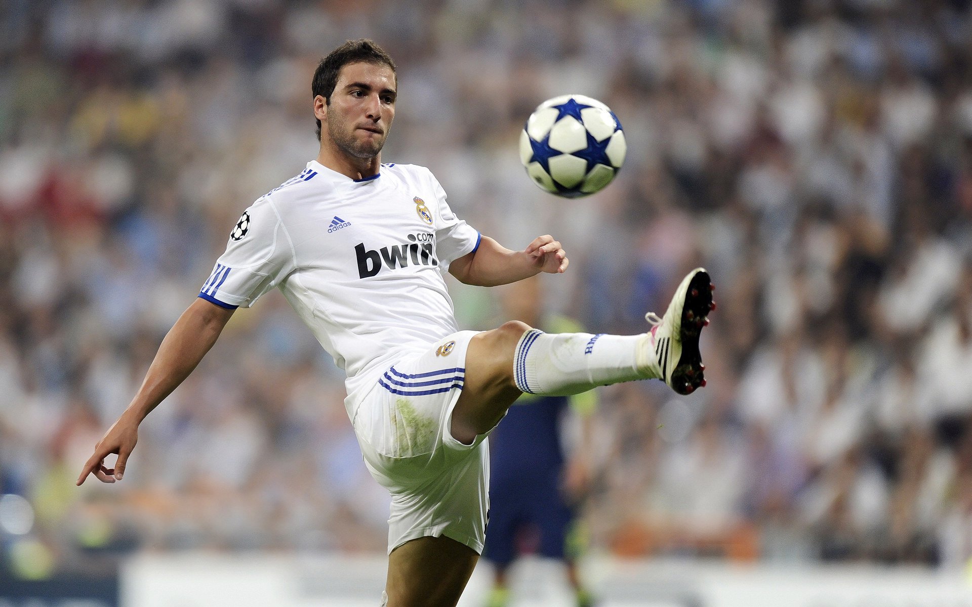 开云官方-全球各大联赛开启冬季转会期，豪门频繁引援，2020五大联赛冬季转会一览